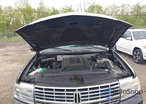 2011 Lincoln Navigator z USA, uszkodzony, nr VIN 5LMJJ2J56BEJ00836